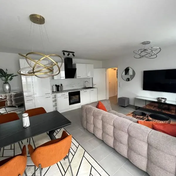Hochwertige Stilvolle 2 Zimmer Erdgeschoss Wohnung mit großer Terasse und Garten, khách sạn ở Pörnbach