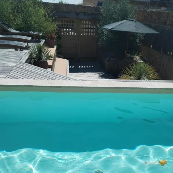 Auberge du donjon Chambre chocolat, hotel a Bournazel