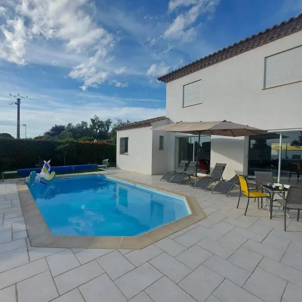nouvelle appartement T2 mezzanine et piscine – hotel w mieście Valergues