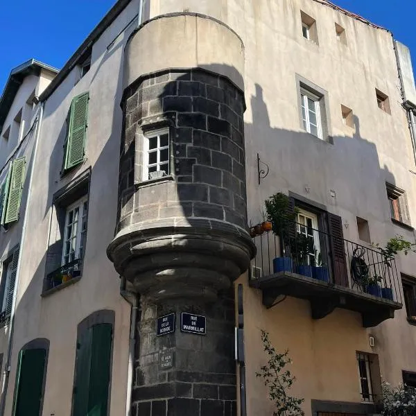 La Maison de l Echauguette Petit Dejeuner et Menage Offerts, hotel in Clermont-Ferrand