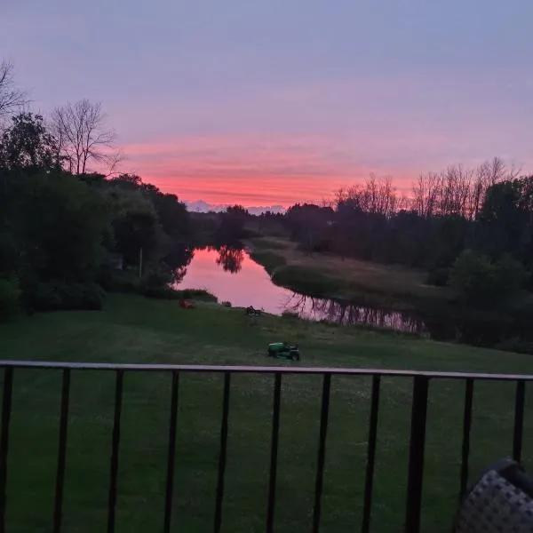 A River Runs Through It, hotel in Napanee