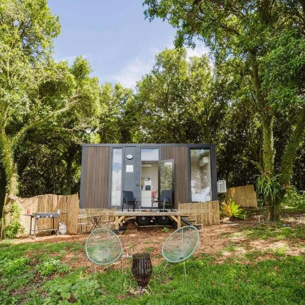 Spring Haven Retreat by Tiny Away, khách sạn ở Eureka