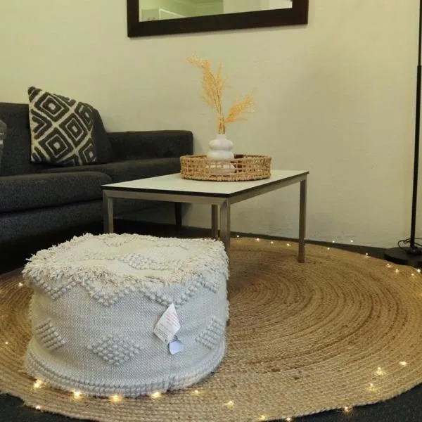 Cozy resort with free parking in CBD, hotel v destinaci Adelaide