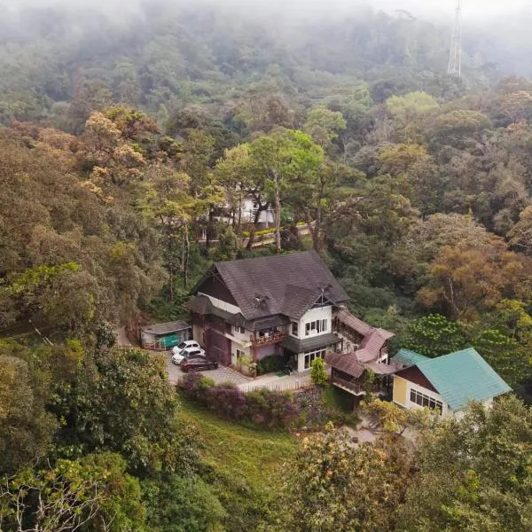 Nature Valley Farmhouse Resort by Raarees, Munnar #lap of nature #premium rooms #big parking #scenic view #garden with fireplace #property of the year, hotel v destinaci Munnar