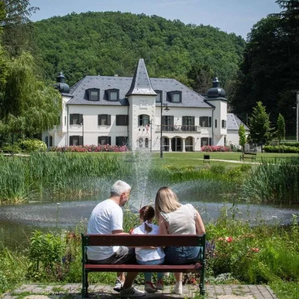 Újhuta Kastélyszálló, hotel in Háromhuta