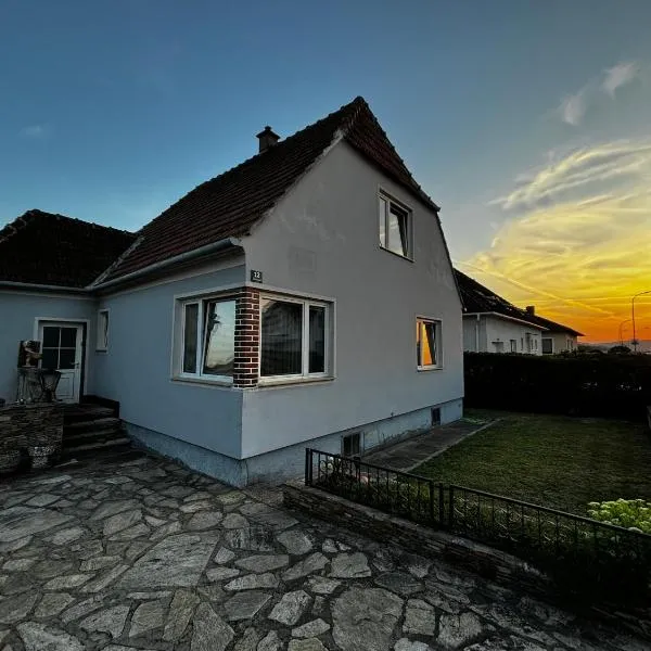 Gemütliches Einfamilienhaus mit Garten, hotel di Gemeinlebarn