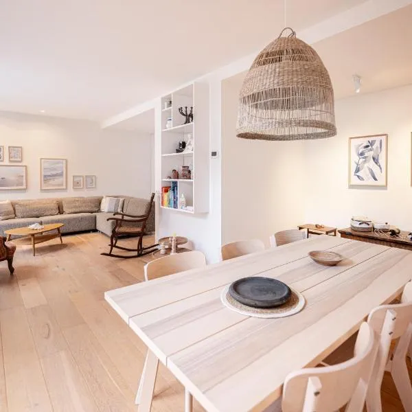 Beautiful Beach Holiday Home with Sauna and Garden, hotel in Wijk aan Zee