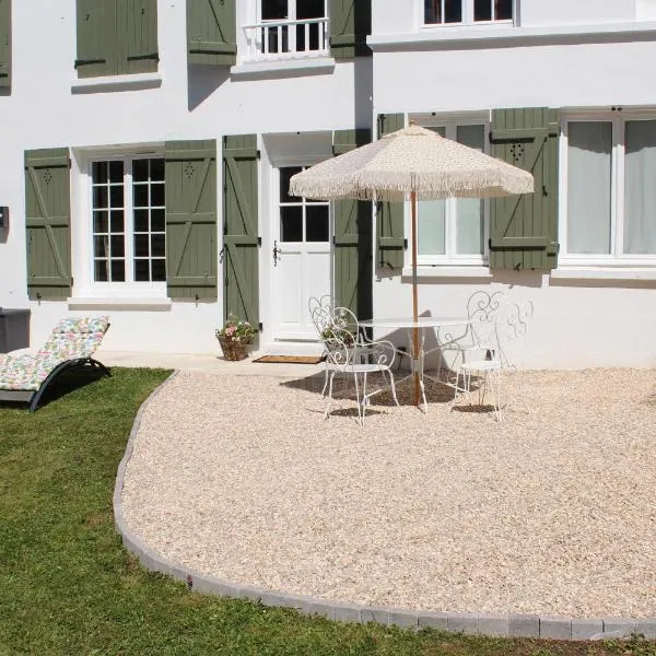 Logement de charme & accès boutique brocante, hotel in Houlbec-Cocherel