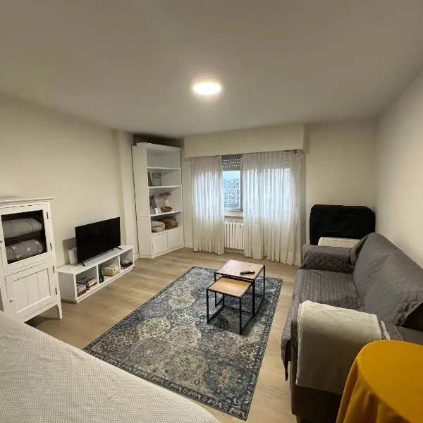 Apartamento DENTRO DE MURALLA y PARKING GRATUITO en pleno centro, hotel in Lugo