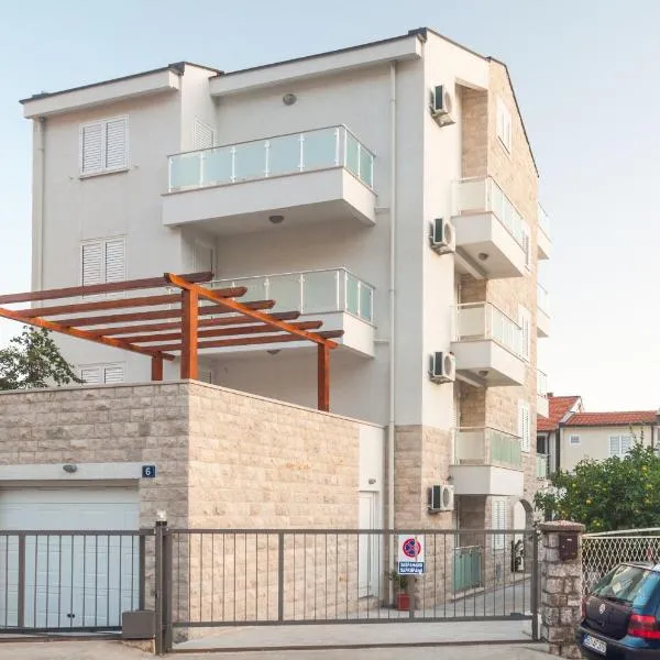 Apartments LILA AUREA, hotel v destinaci Petrovac na Moru