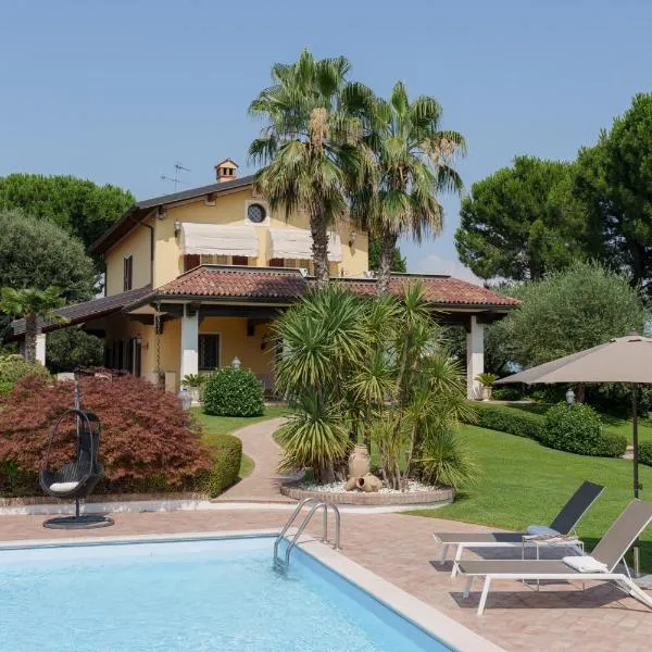 VILLA ELENA, hotell sihtkohas Moniga