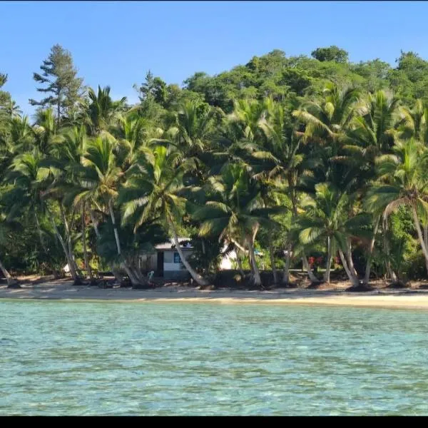 Private room in a beachfront homestay, hotel a Komave
