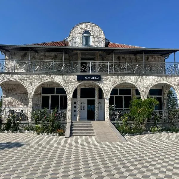 Mlavski Raj Restoran & Smestaj, готель у місті Петровац-на-Млаві