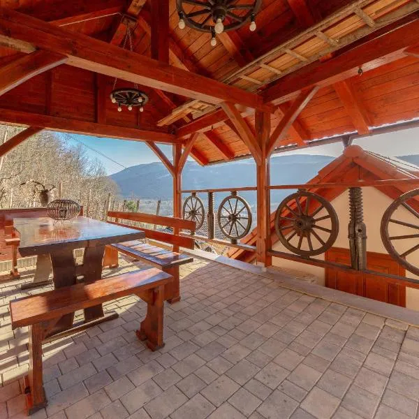 Zidanica med Trtami, hotel en Dvor