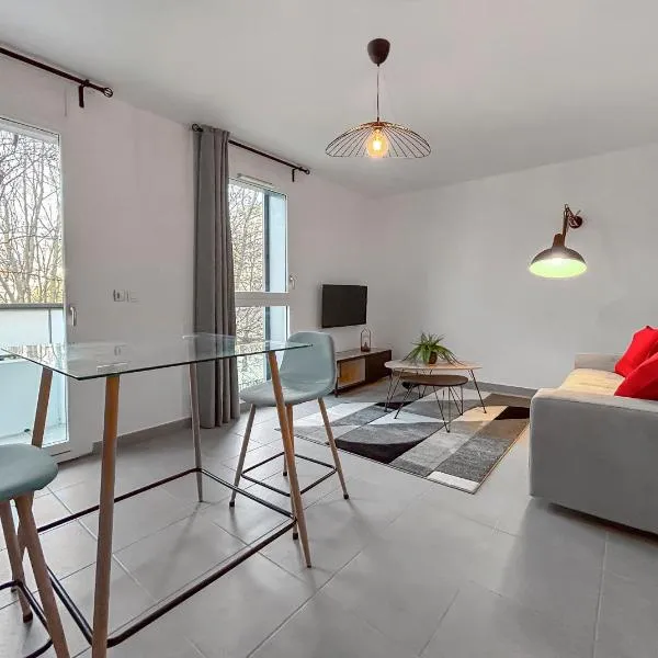 Studio Lumineux Avec Balcon, hotel v Grenoblu