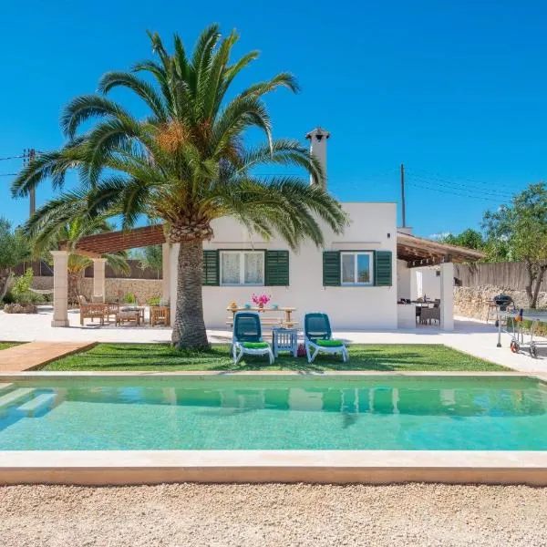 Las Estrellas Cala Llombards, hotel in Cala Llombards