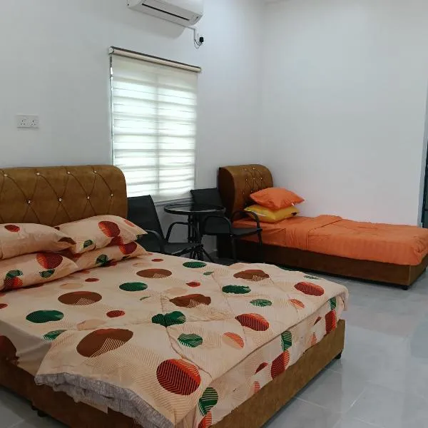 Roomstay NAZALÏA, hotel in Kijal