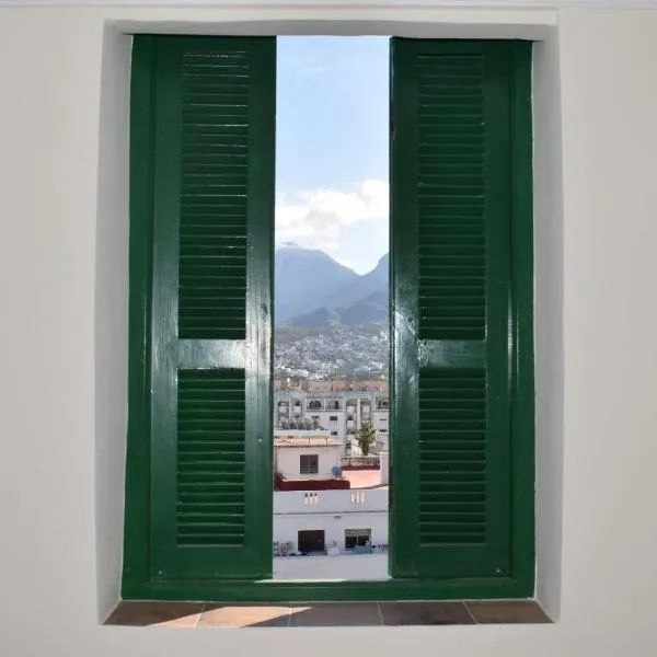 Luxurious apartment at top location with fantastic mountain view, hotel v destinaci Tetuán