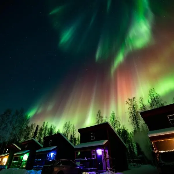 The Cozy Caribou - Frontier Village, hotel in North Pole