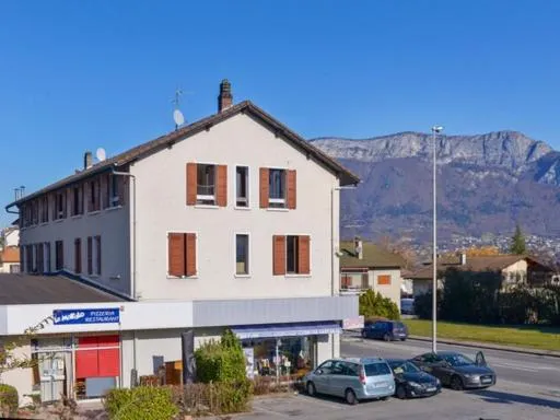 Entre lac et montagne 2 – hotel w mieście Sévrier