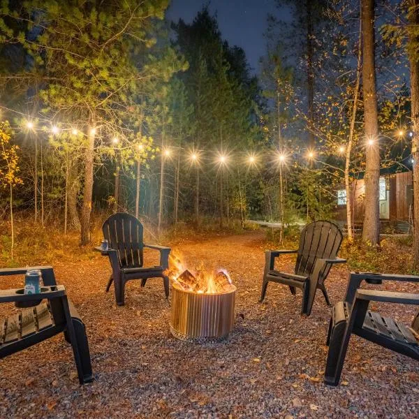 Laid Back Cabin 7 Mn To Glacier, Private Fire Pit, hotel in Coram
