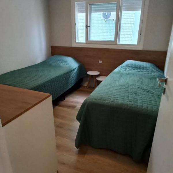 Novo apart 2d com piscina 1 quadra mar - Foto 2