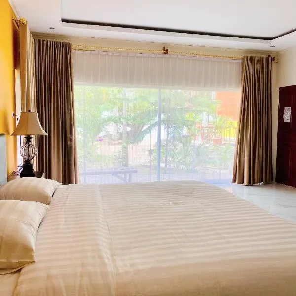Sunmoon Beach Resort Likupang Timur, hotel in Pulau Mogogimbun