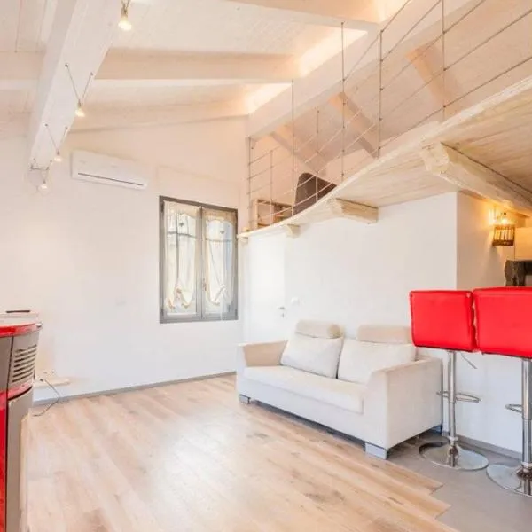 Appartamento Spotorno con ampio terrazzo attrezzato anche con angolo cottura, hotel in Spotorno