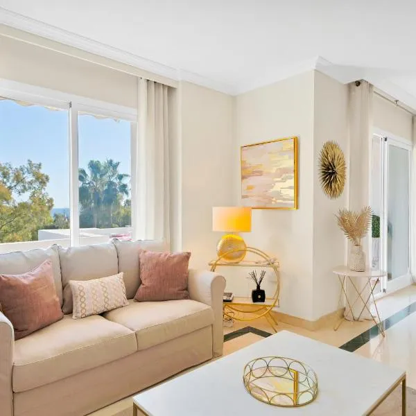Penthouse Sea Views in Marbella Golden Mile, Puente Romano Area，位于马贝拉的酒店