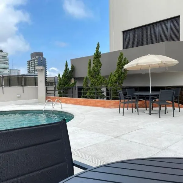 Flat no Hotel Cosmopolitan com Estacionamento Grátis e Piscina, khách sạn ở Santos