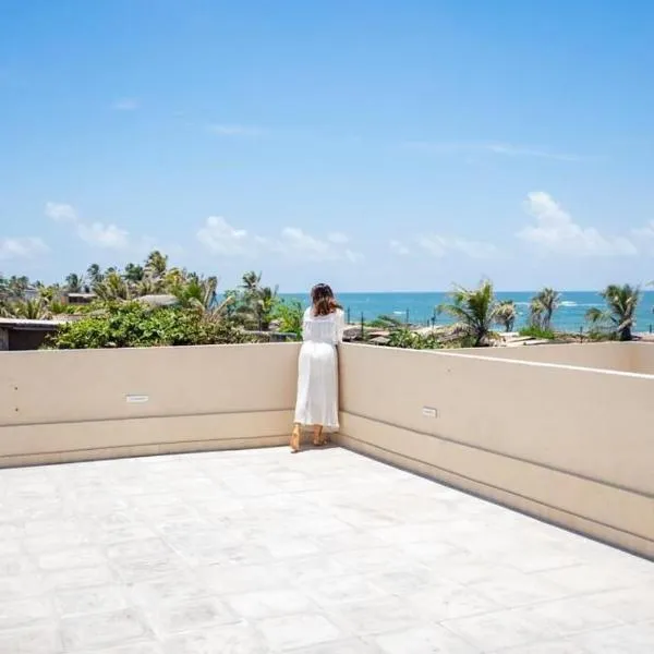 Charming Villa with Stunning Rooftop Sea View, hotel in Mount Lavinia