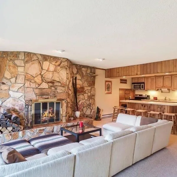 SPECTACULAR CATSKILLS VACATION OASIS- AMAZING Mountain Views-2 MINS TO HUNTER!, viešbutis mieste Hanteris