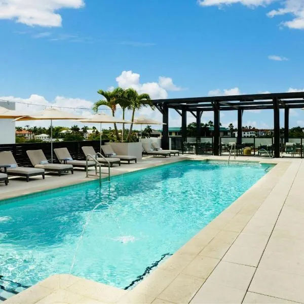 AC Hotel by Marriott Naples 5th Avenue，那不勒斯的飯店