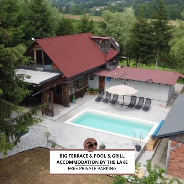 Lake House with a View, hotel Šmartno v Rožni Dolini városában