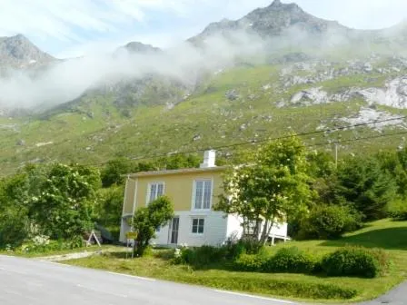 Lofotenhaus direkt am Skjelfjord, hotel in Skjelfjord