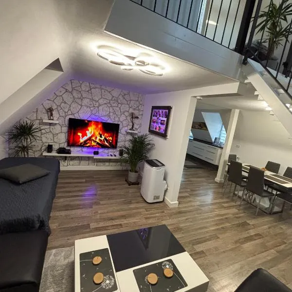 Moderne deluxe 3-Zi Eigentums- Maisonette-Wohnung IBM Bertrandt Mercedes, hotel in Ehningen