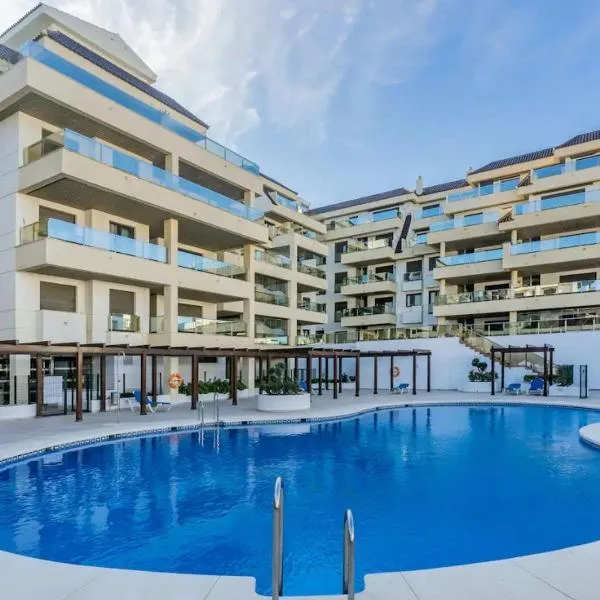 Sky-High Luxury Panoramic Sea Views & Expansive Terraces in this La Duquesa Penthouse, hotel in Manilva