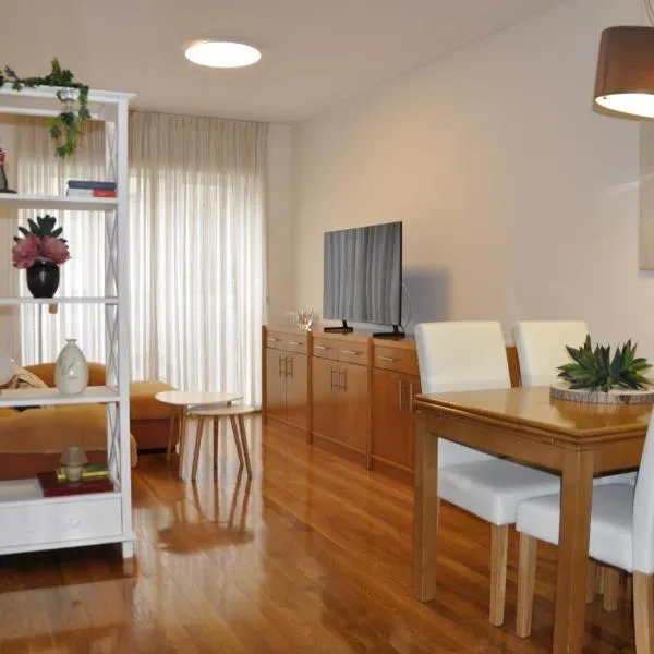Alojamiento SantaMaria IV, hotel in Milladoiro