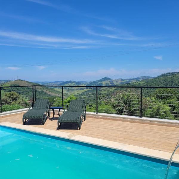 Casa nova, piscina e vista para as montanhas