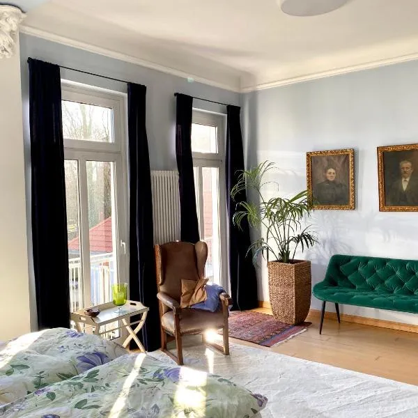 ruhige Wohnung in zentral gelegener Gründerzeitvilla, hotel en Oldenburg