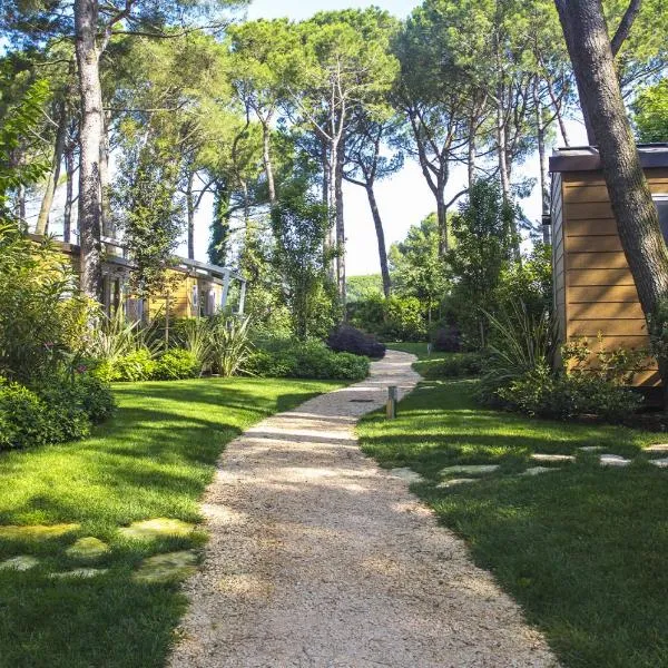 Dei Fiori Camping Village, hotel v destinaci Cavallino-Treporti