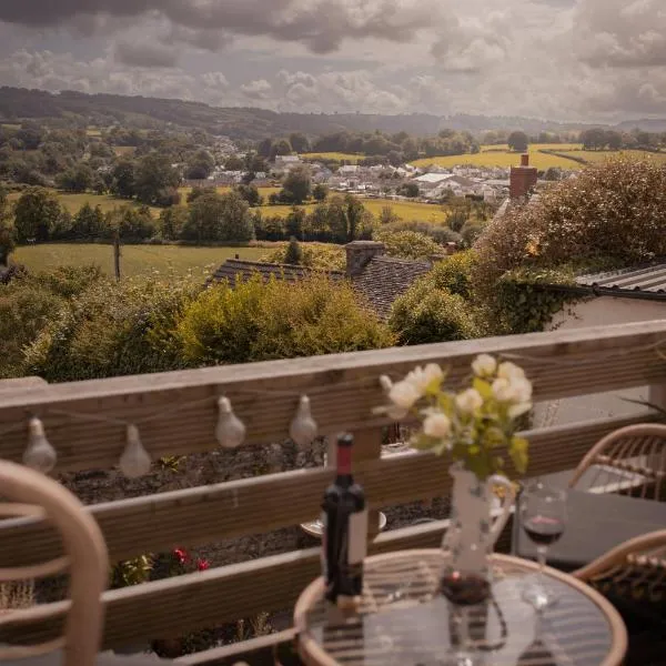 Central Llandeilo with Stunning views- Sleeps 2, hotel en Llandeilo