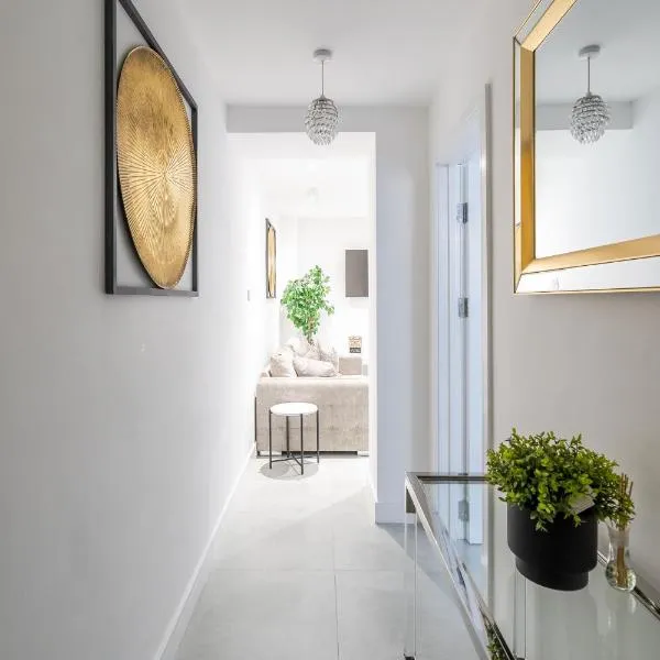 Avalon luxury stays, hotel in Strood