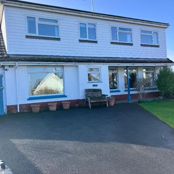 Entire house near beaches, footpaths, dog friendly, hotel v destinaci Barnstaple