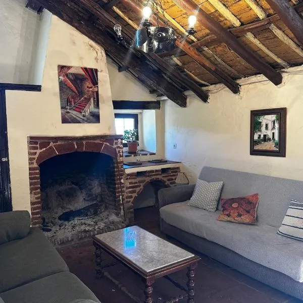 Bonita Casa Rural Sierra Norte, hotel v destinaci El Pedroso