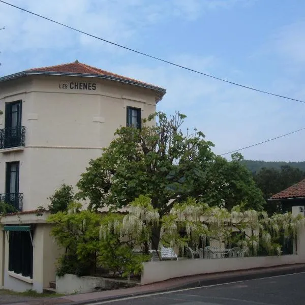 Les Chenes Chambres D'hote, hotell sihtkohas Châtel-Guyon