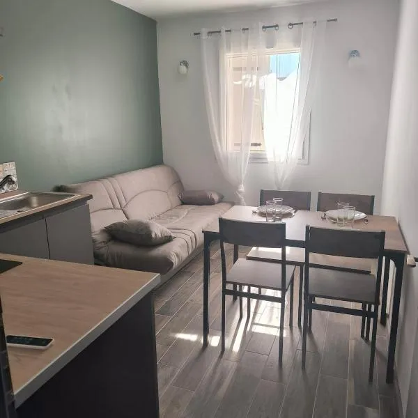 Maison individuelle 60m2 – hotel w mieście Istres