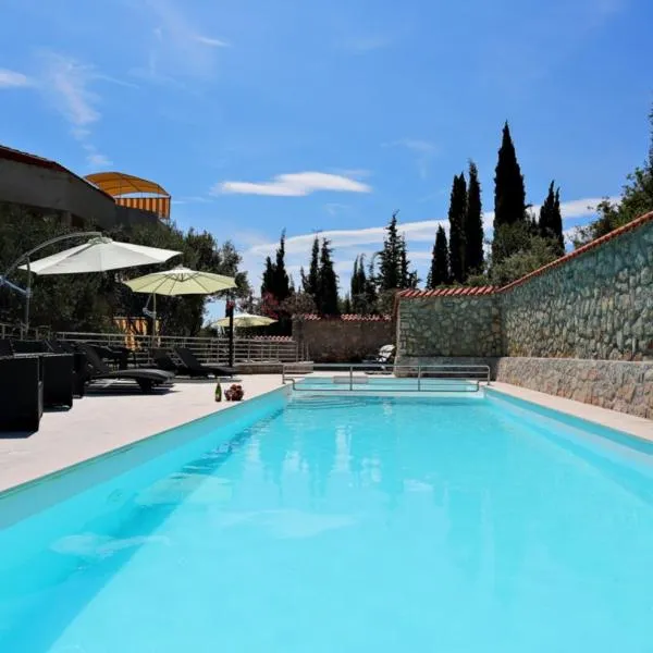 Villa Dinastija – hotel w mieście Kali