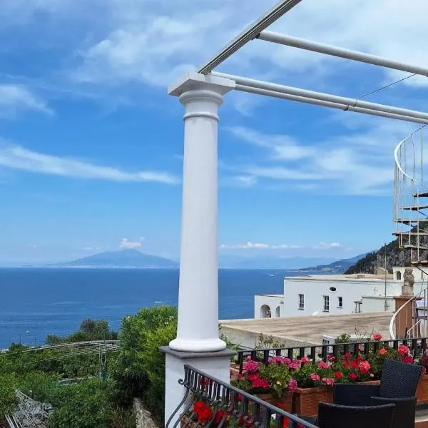 A varca ra neve, hotel v Capri