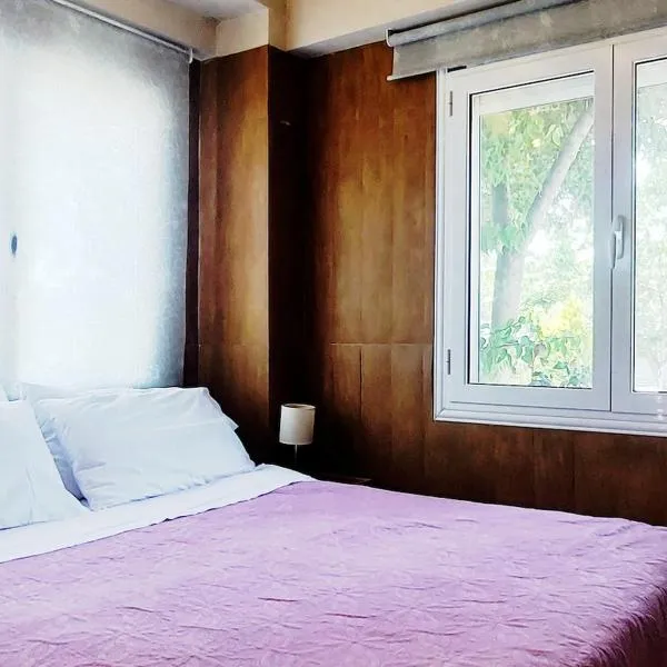 Cozy House Oasis 15 min to airport & port, 35 min from Acropolis, hotel in Papangeláki